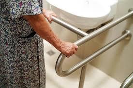 Sécuriser sa salle de bain après 60 ans à Lunéville, Nancy et Saint-Dié : conseils et aides financières